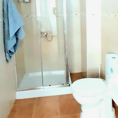 Comfy 2 Bedroom In With Wifi And Free Parking Apartamento